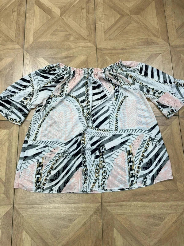 Women’s abstract off the shoulder 3/4 sleeve print t shirt