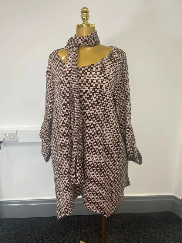 Women’s made in Italy black and pink top with scarf