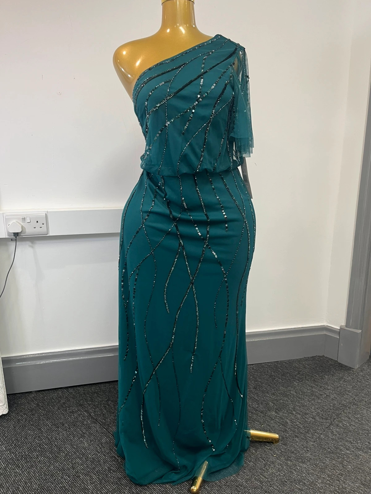 Papell studio new with tags uk 18 green sequin one shoulder maxi dress