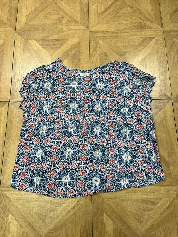 Womens papaya size 20 abstract blue and red round neck short sleeve t shirt