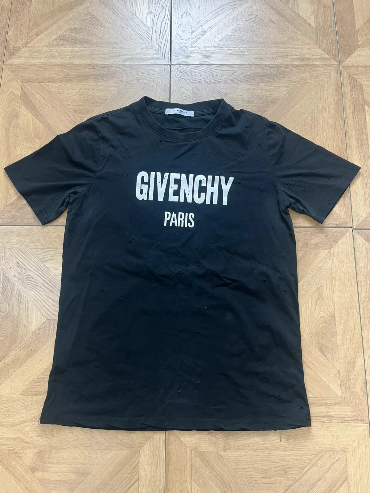 Givenchy men’s hole detail white slogan size L black t shirt