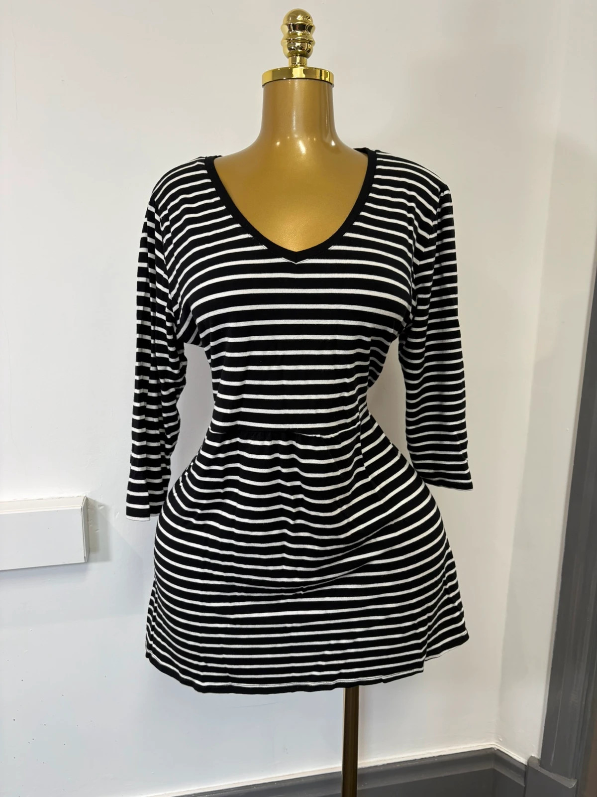 Women’s 3/4 sleeve black and white striped v neck top / dress