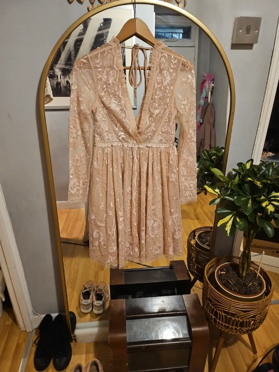 Woman's needle & thread dress 8