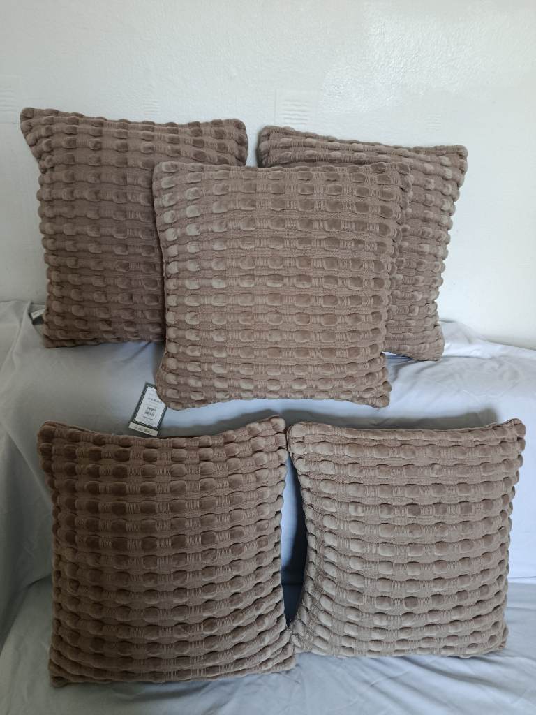 Dunelm textured Velvet Looped Cushion Bundle – 43x43cm