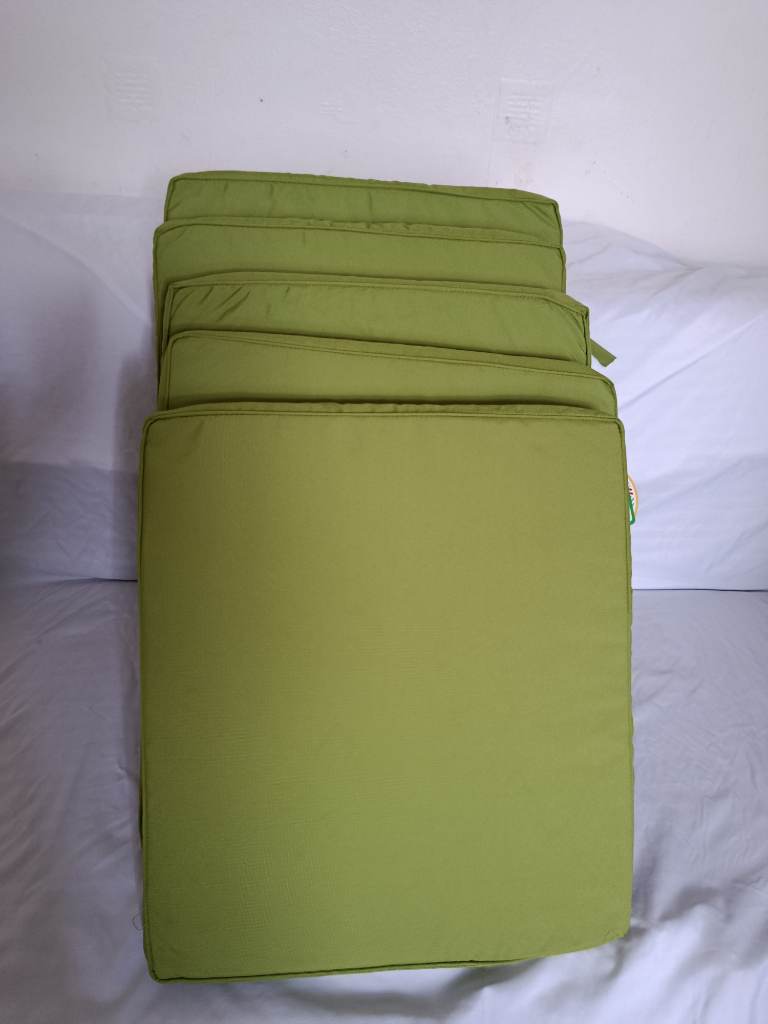 A set of 5 lime green waterproof seat pads (44cmx50cm)