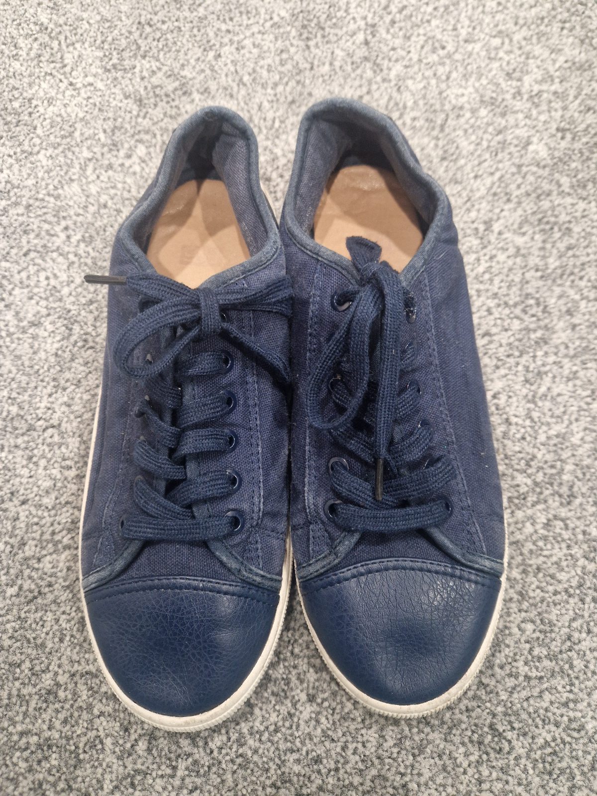 Ladies snickers UK size 7 in good condition