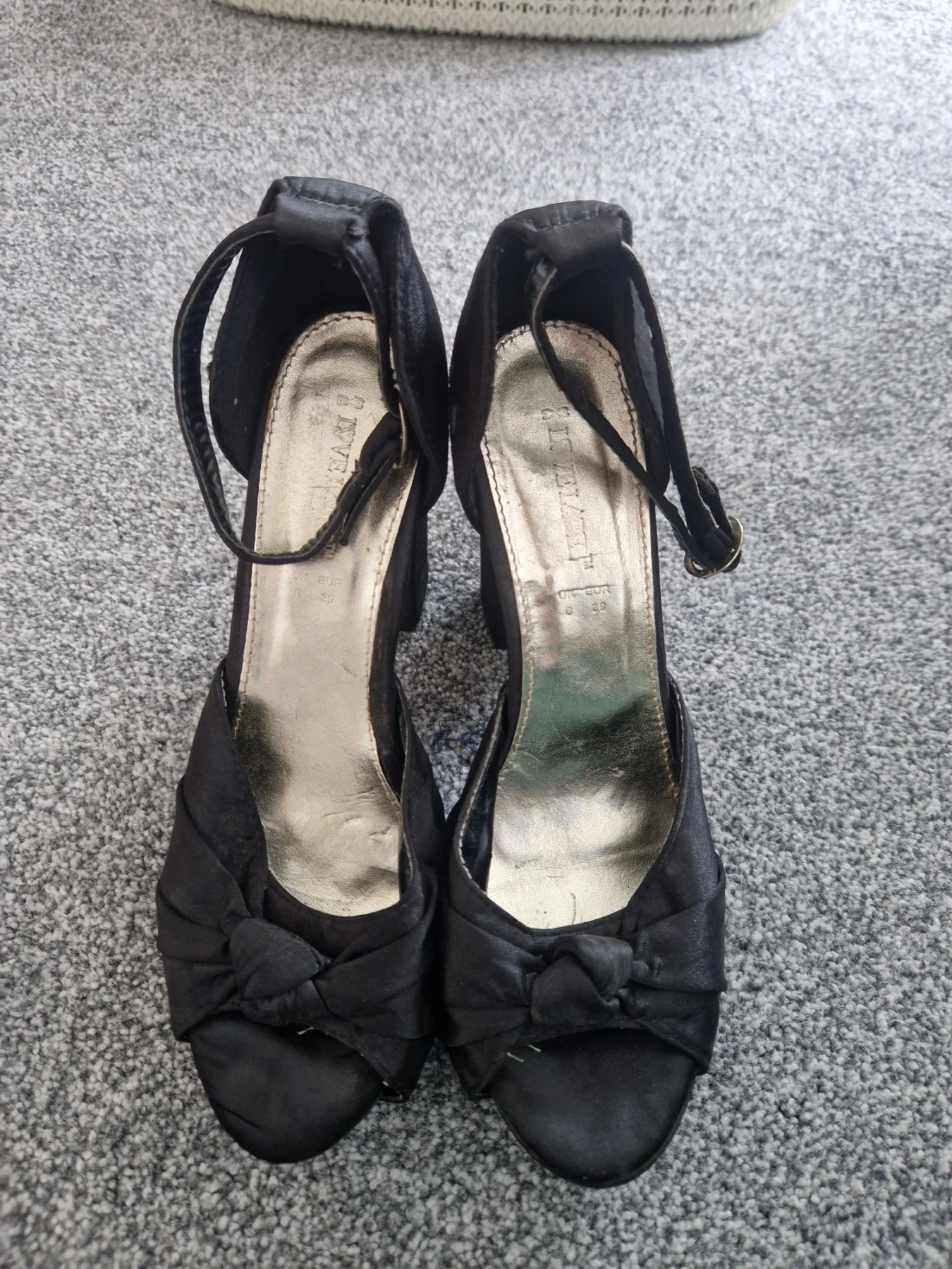 Ladies heel UK size 6 in great condition