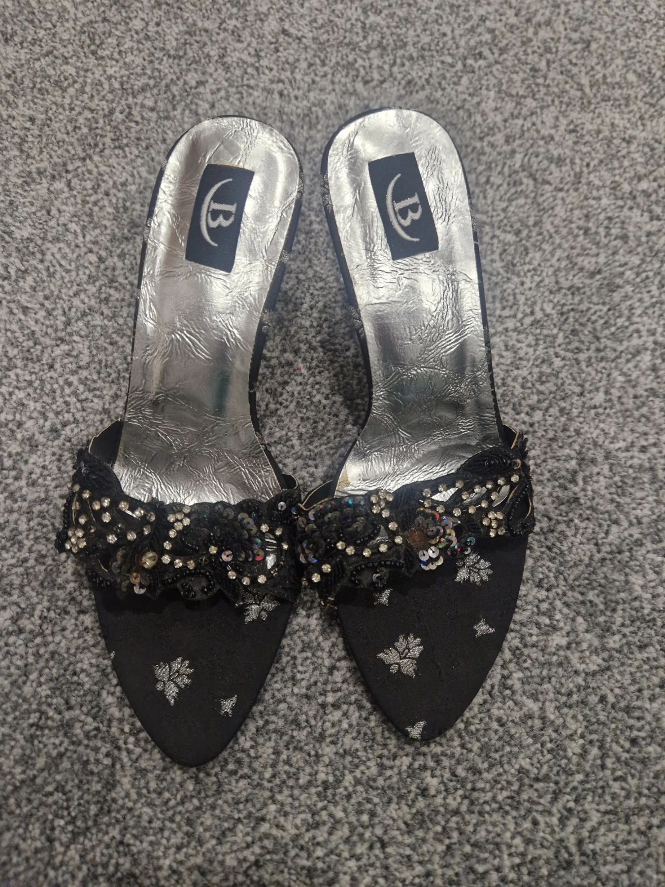 Ladies heels size 3 in good condition