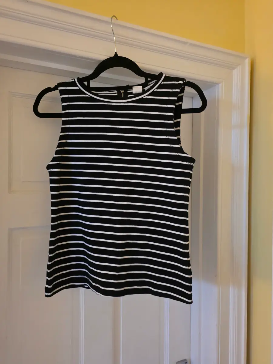 GAP Black & White Striped Sleeveless Tank Top - Size xxs