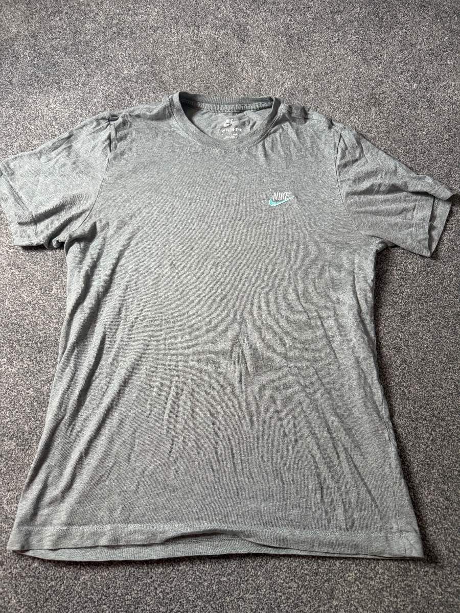 Nike Grey Embroidered Logo T-Shirt Size Small