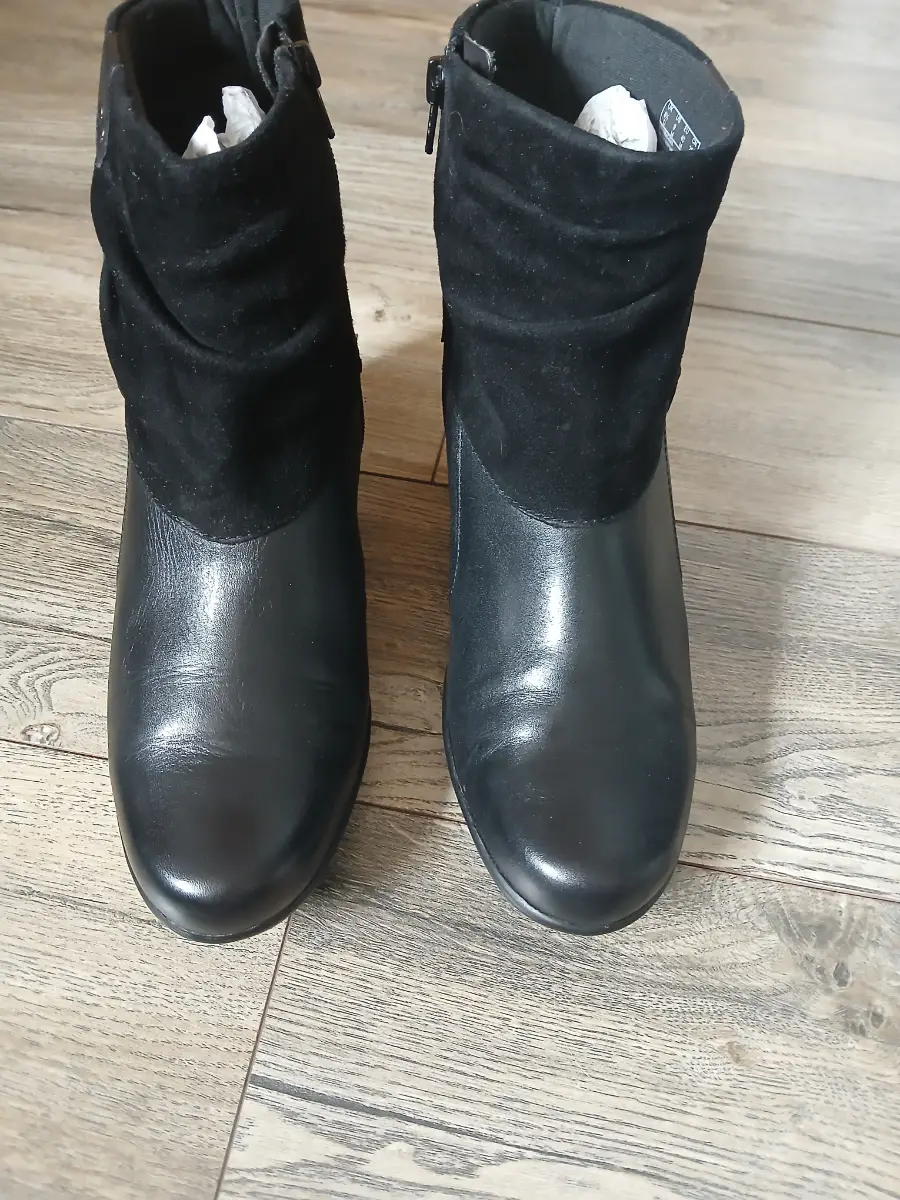 Clarks leather ankle boots size 6.5