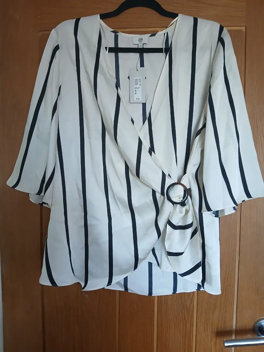 River Island top size 20