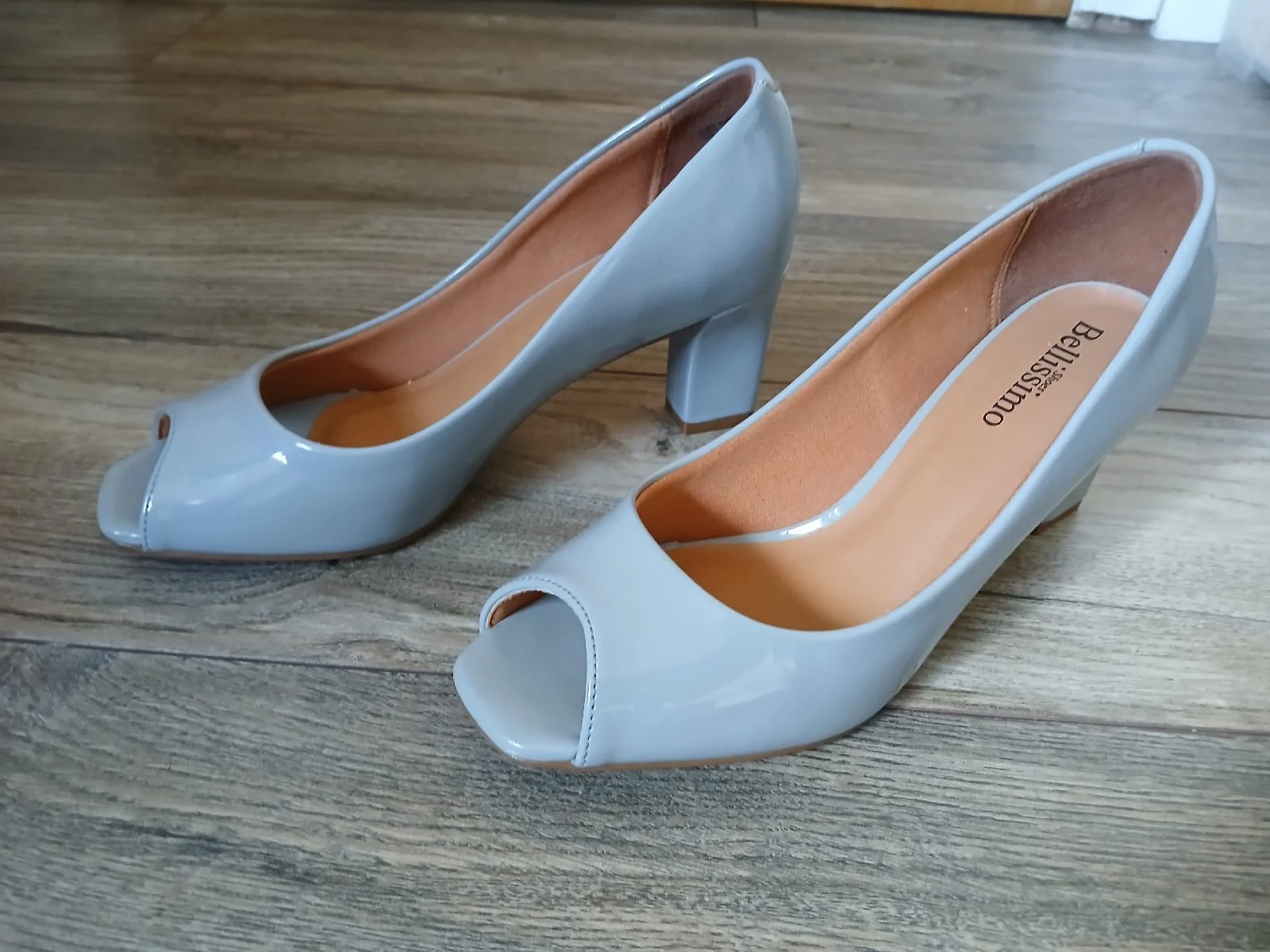 Bellissimo peep-toe shoes grey size 5