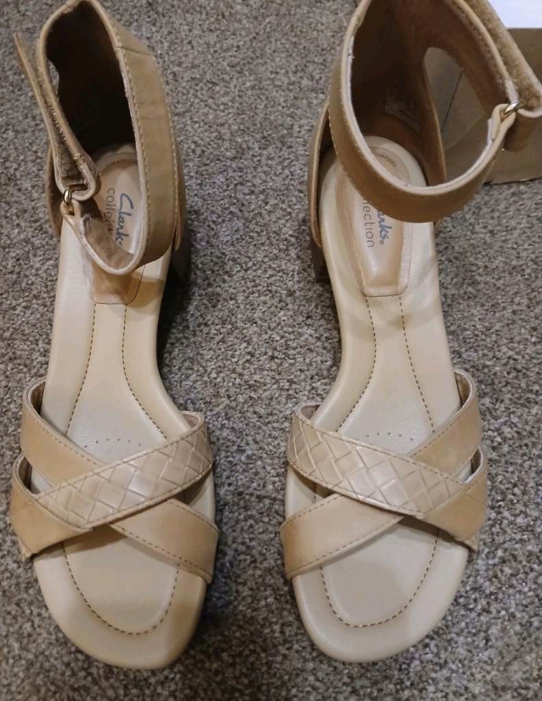 Clarks tan leather sandals size 5