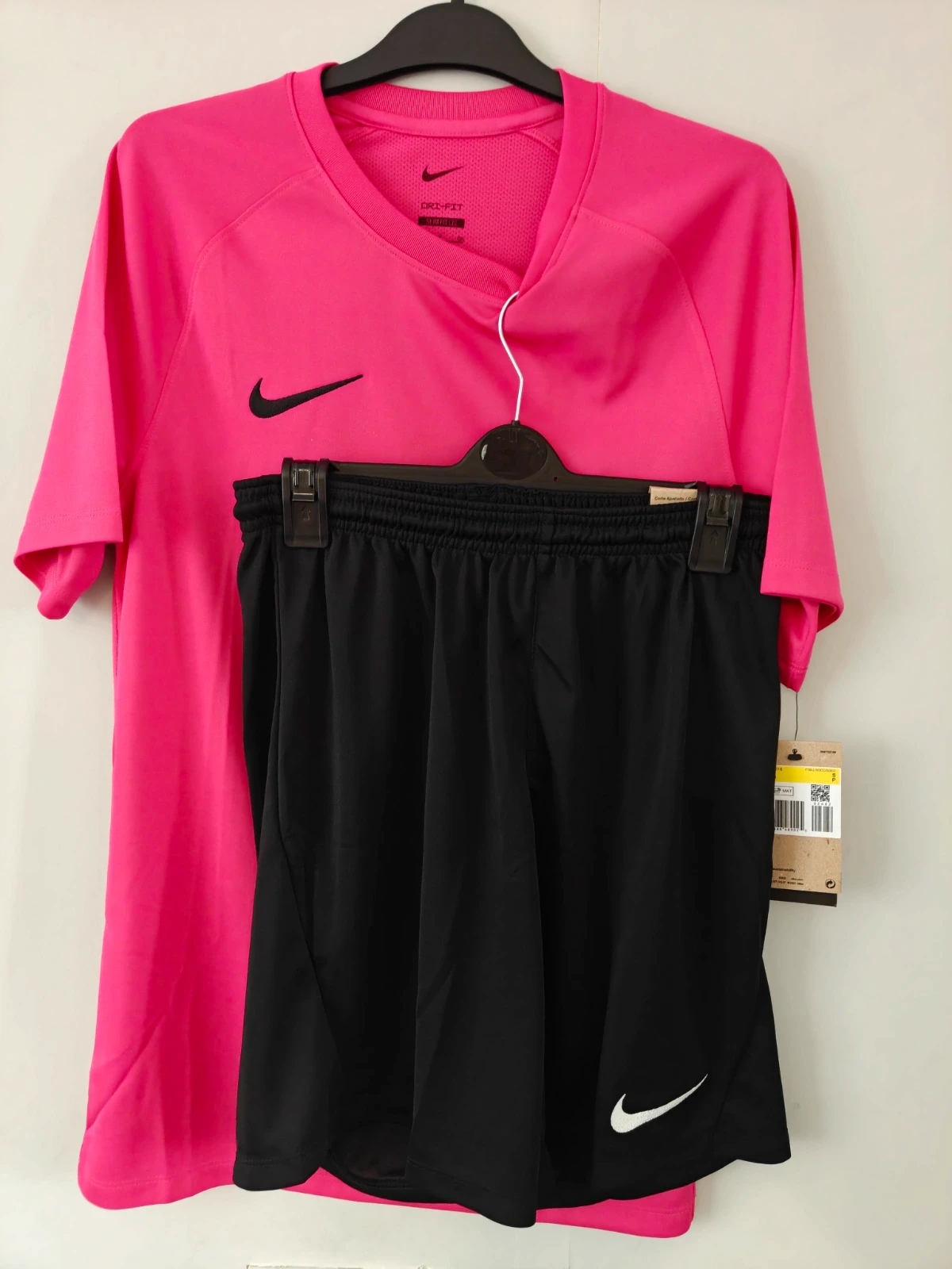 mens nike drifit t shirt and shorts set size small pink and black bnwt