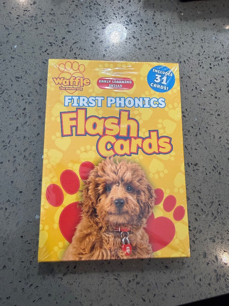 My first phonics flash cards - waffle the wonder dog