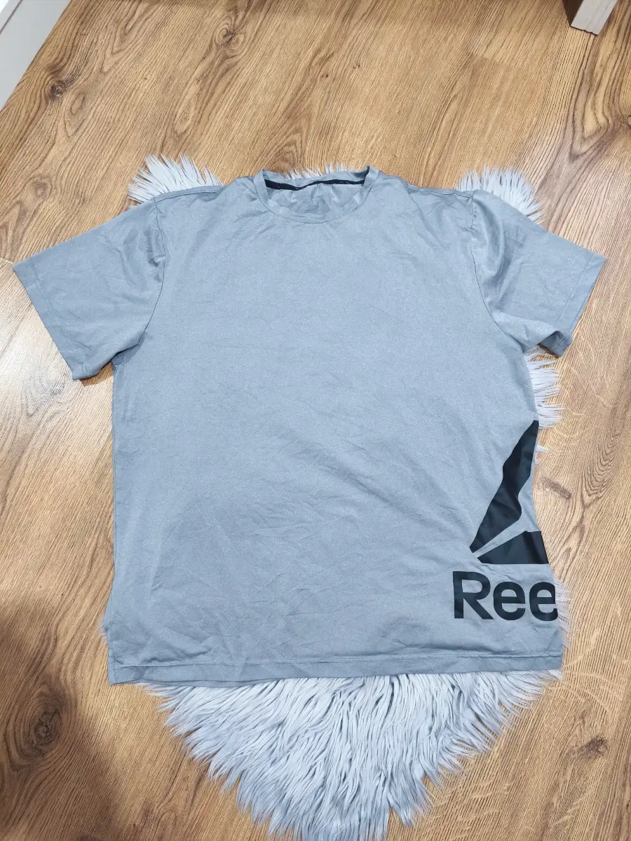 Reebok T-shirt
