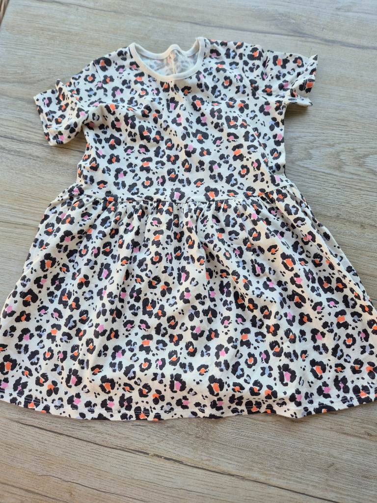Short sleeved summer dress 4-5yrs