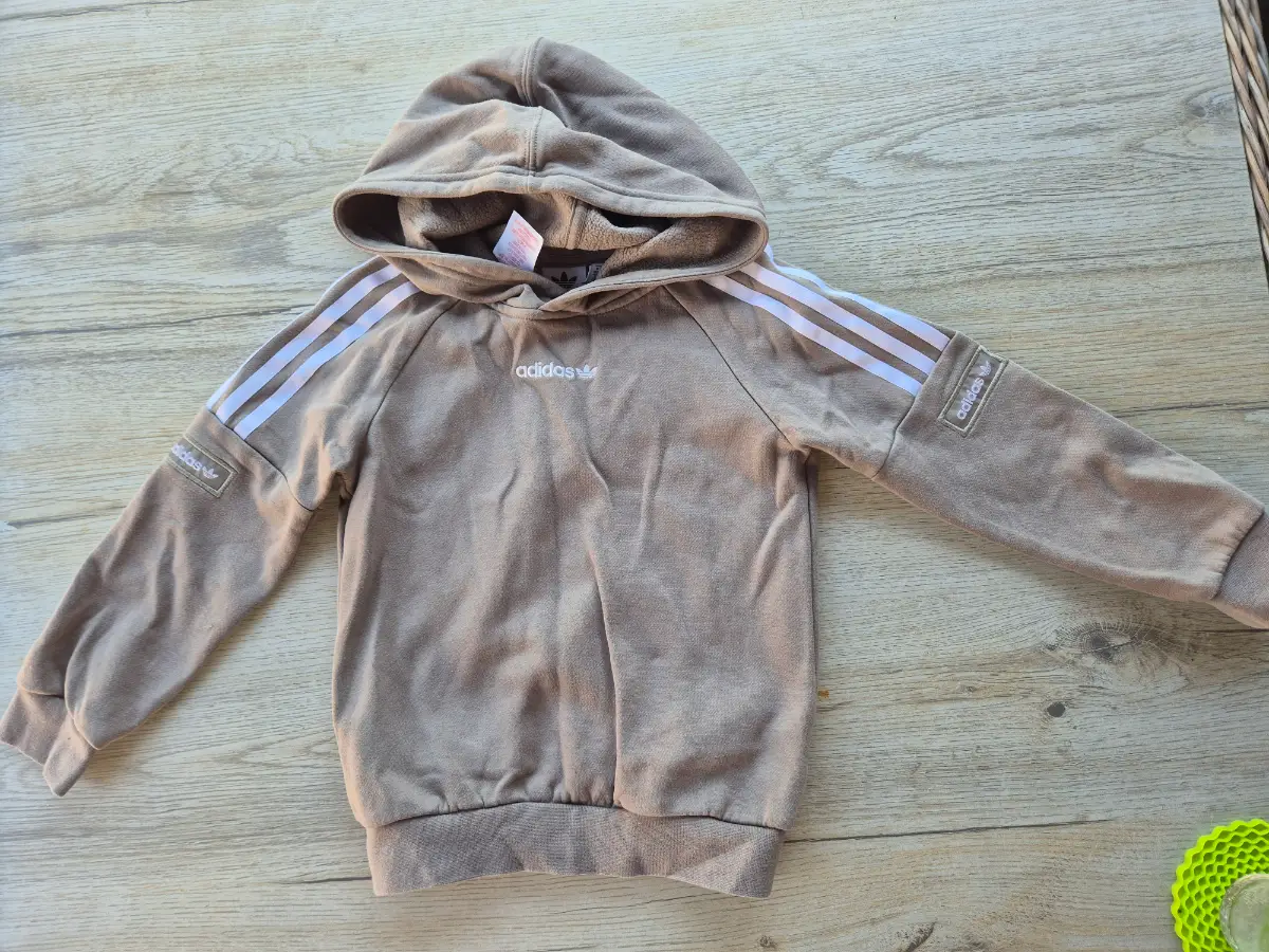Adidas tracksuit 6 -7 yrs
