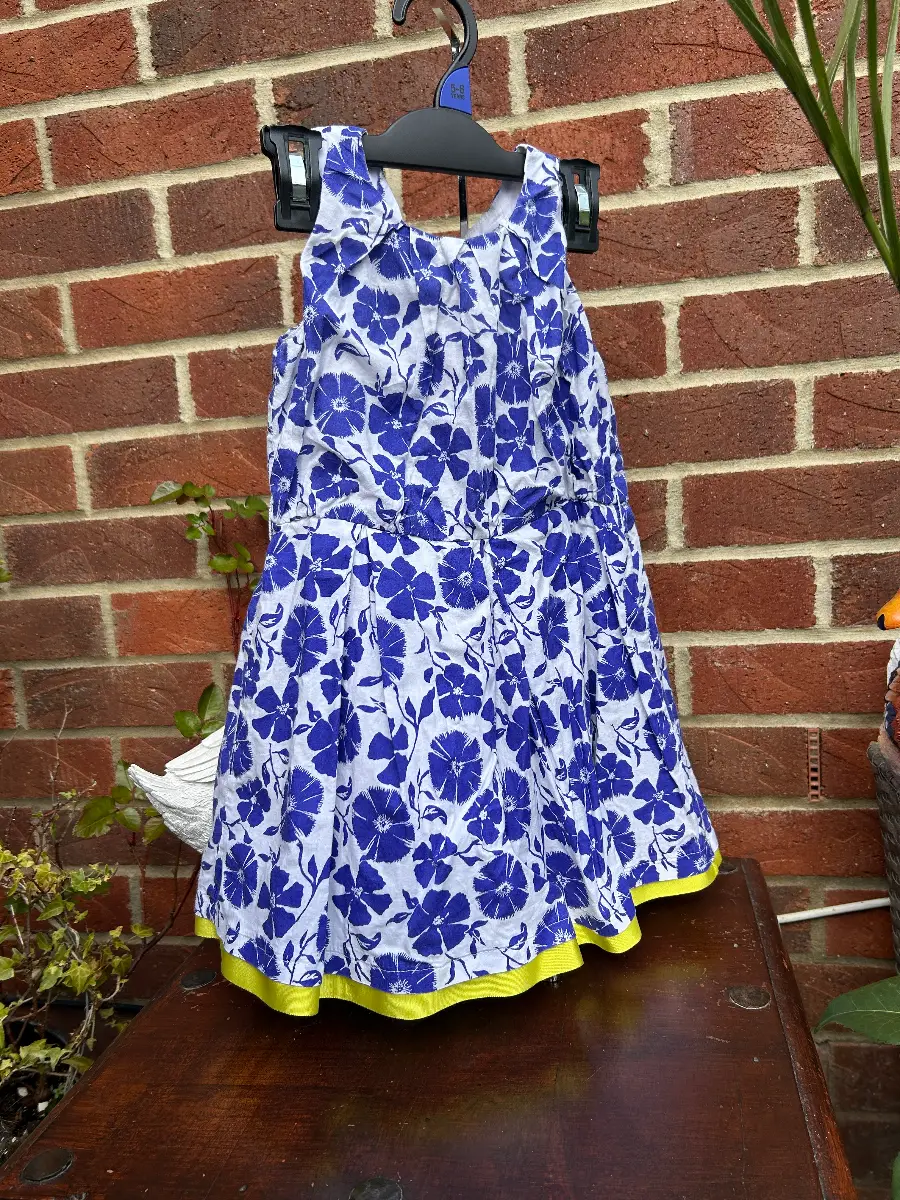 Girls Pretty summer floral party dress size 3-4 y