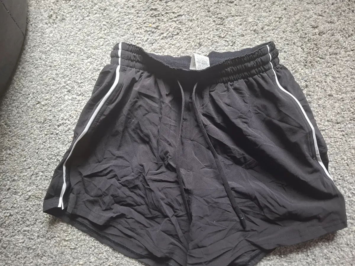 Size 0 fits 12y old Lululemon black shorts