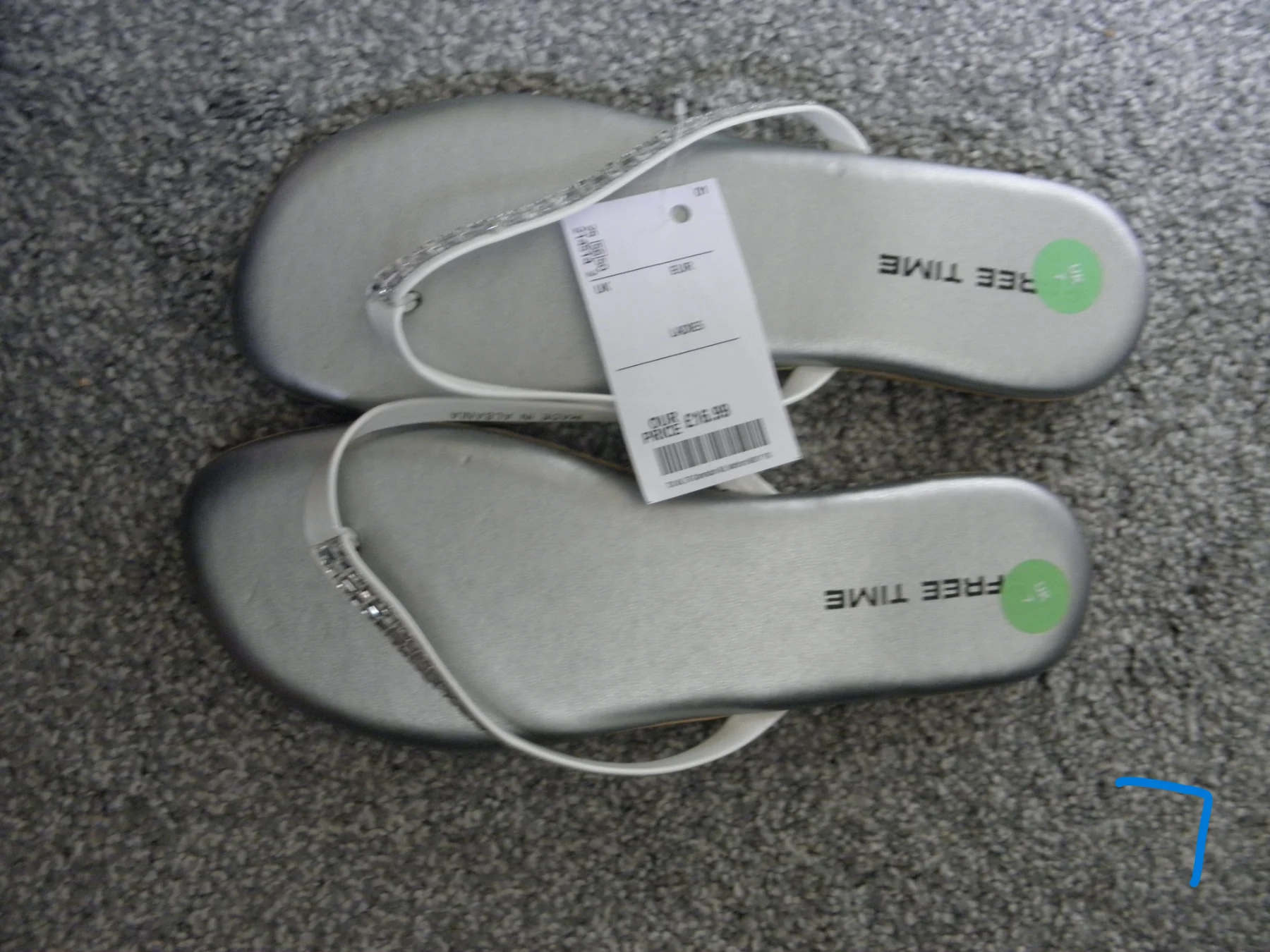Size 7 freetime silver flipflops BNWT