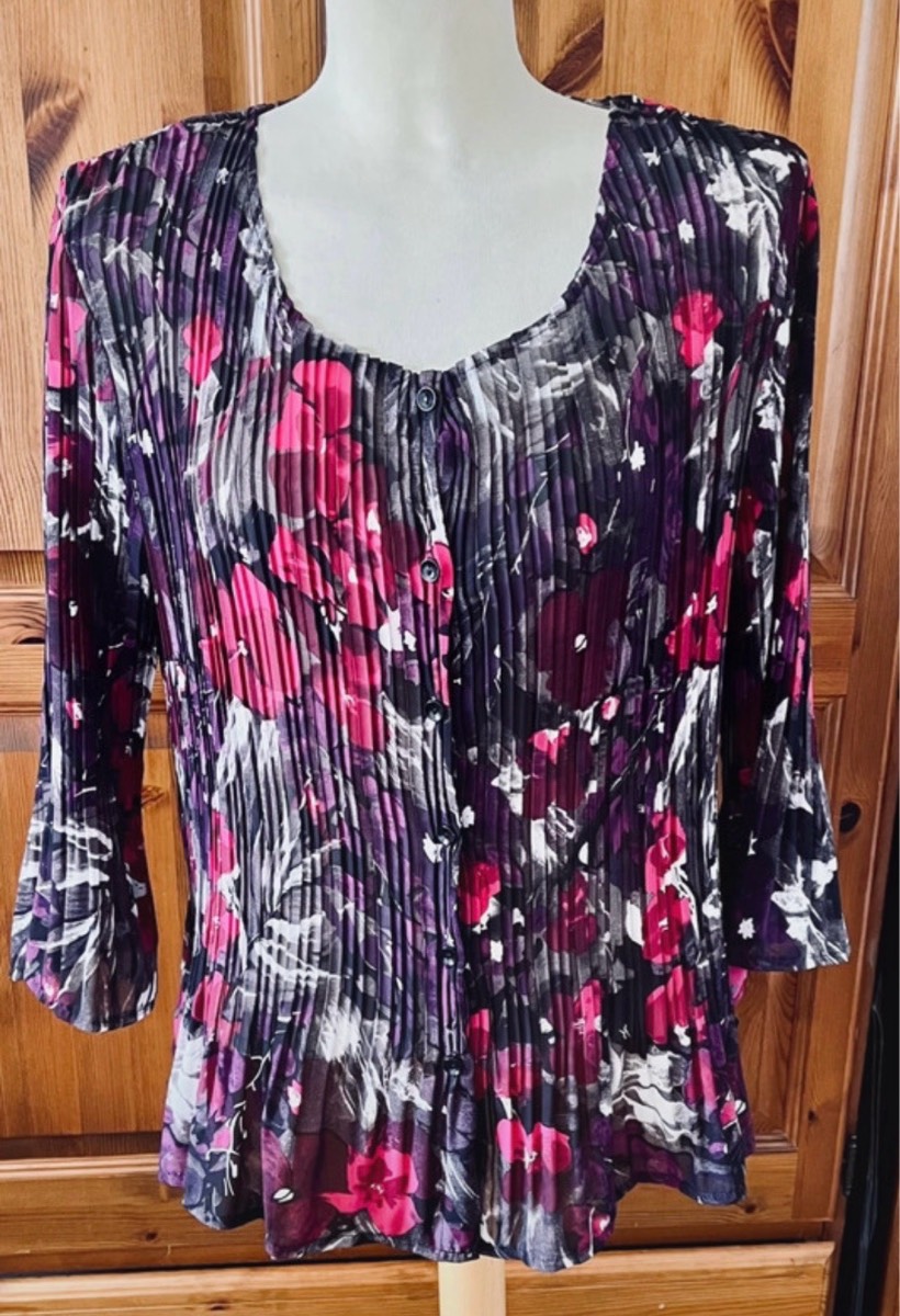 Roman long sleeved dark floral crystal pleat permapleat blouse size Large NWT
