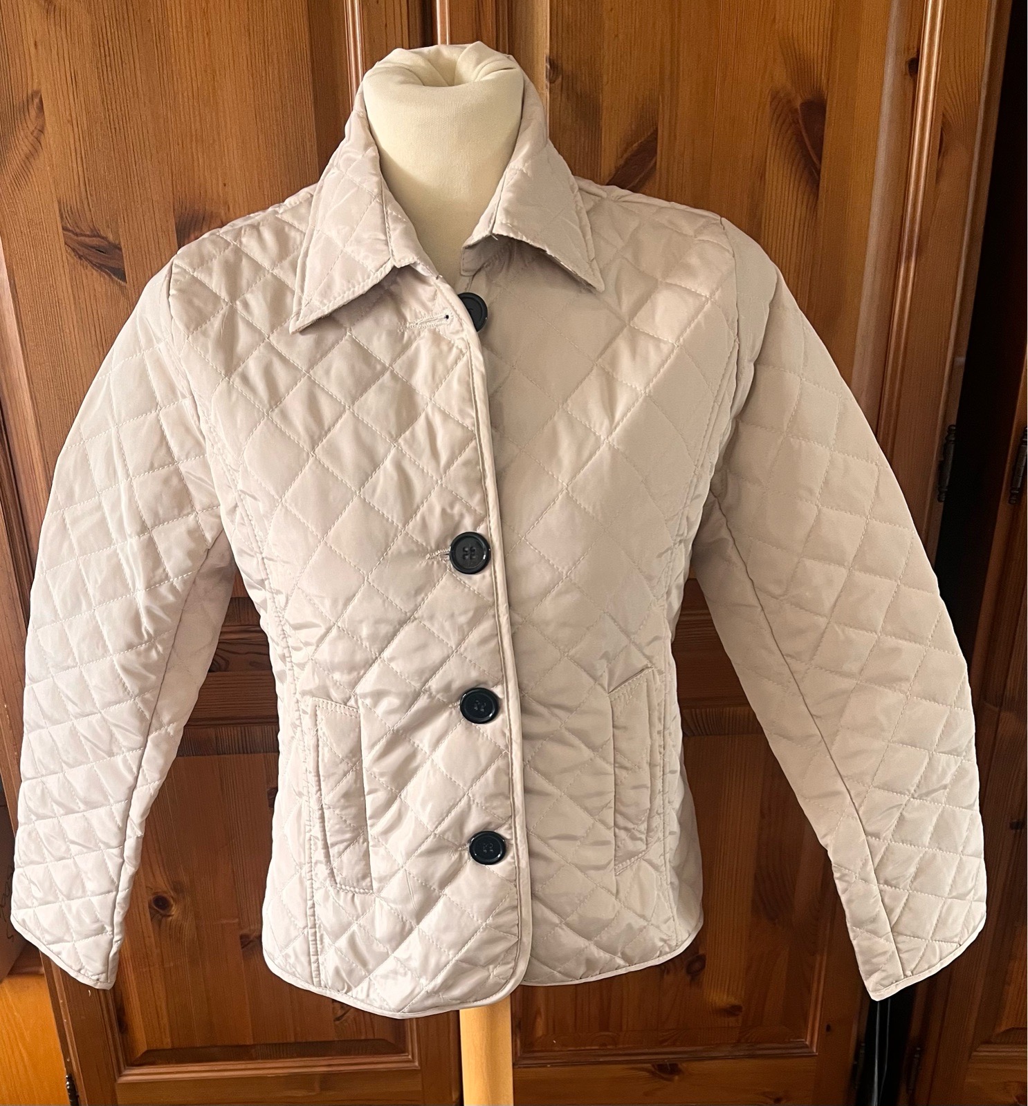 Mova London long sleeved quilted jacket size Large NWT