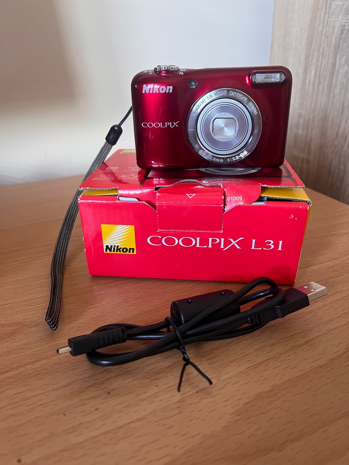 Nikon Coolpix L31 digital camera original box strap instructions usb cable