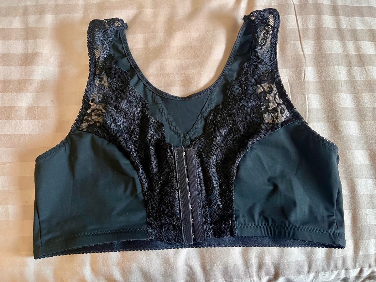 Women's black front fastening bra size 4XL (UK size 20) NIB