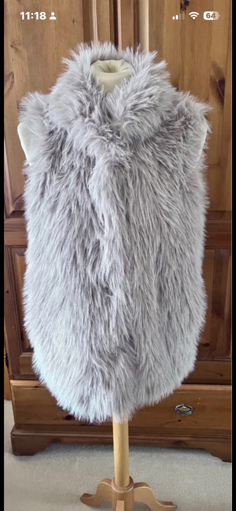 M & Co sleeveless light grey shaggy furry collared gilet size 10 NWOT