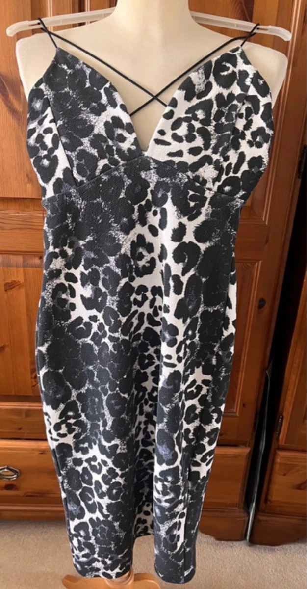 Violet strappy stretch animal print midi dress size 10