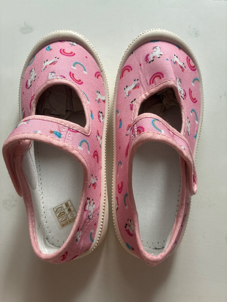 Girls pink unicorn plimsoles. Size EU 32/ UK 13. BNIP