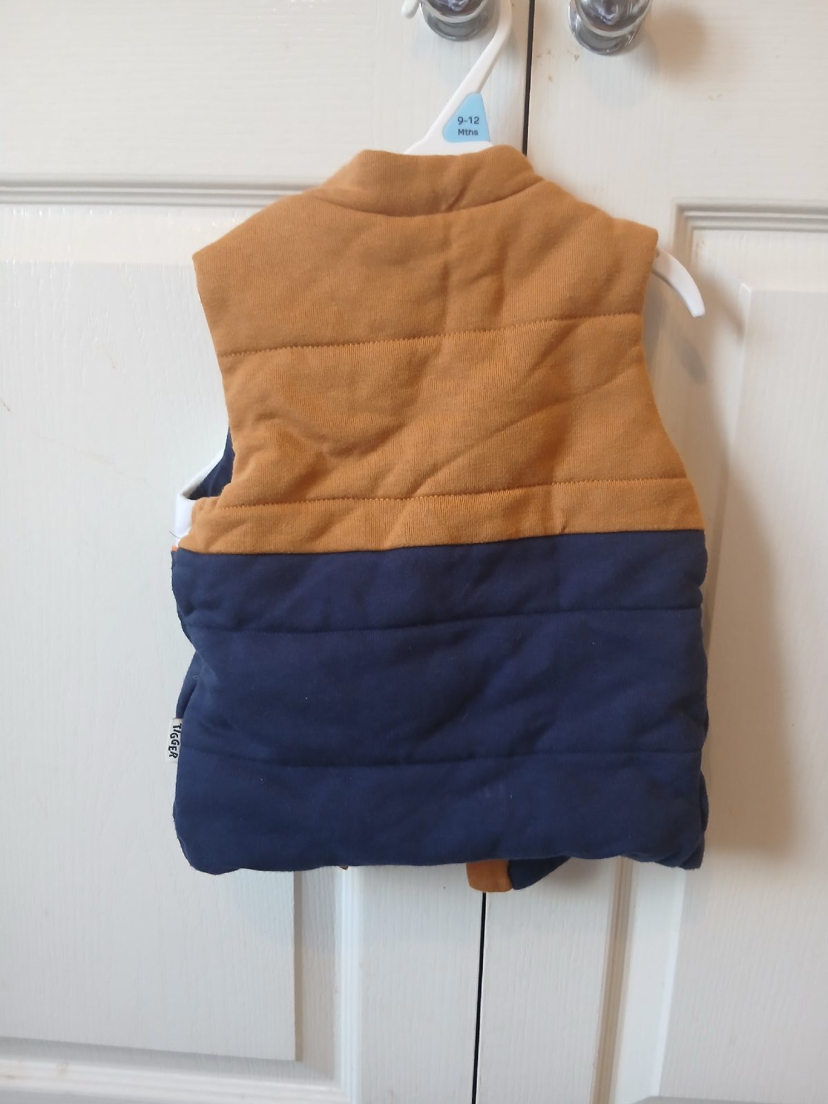 Sleeveless jacket  for 3-5 years
