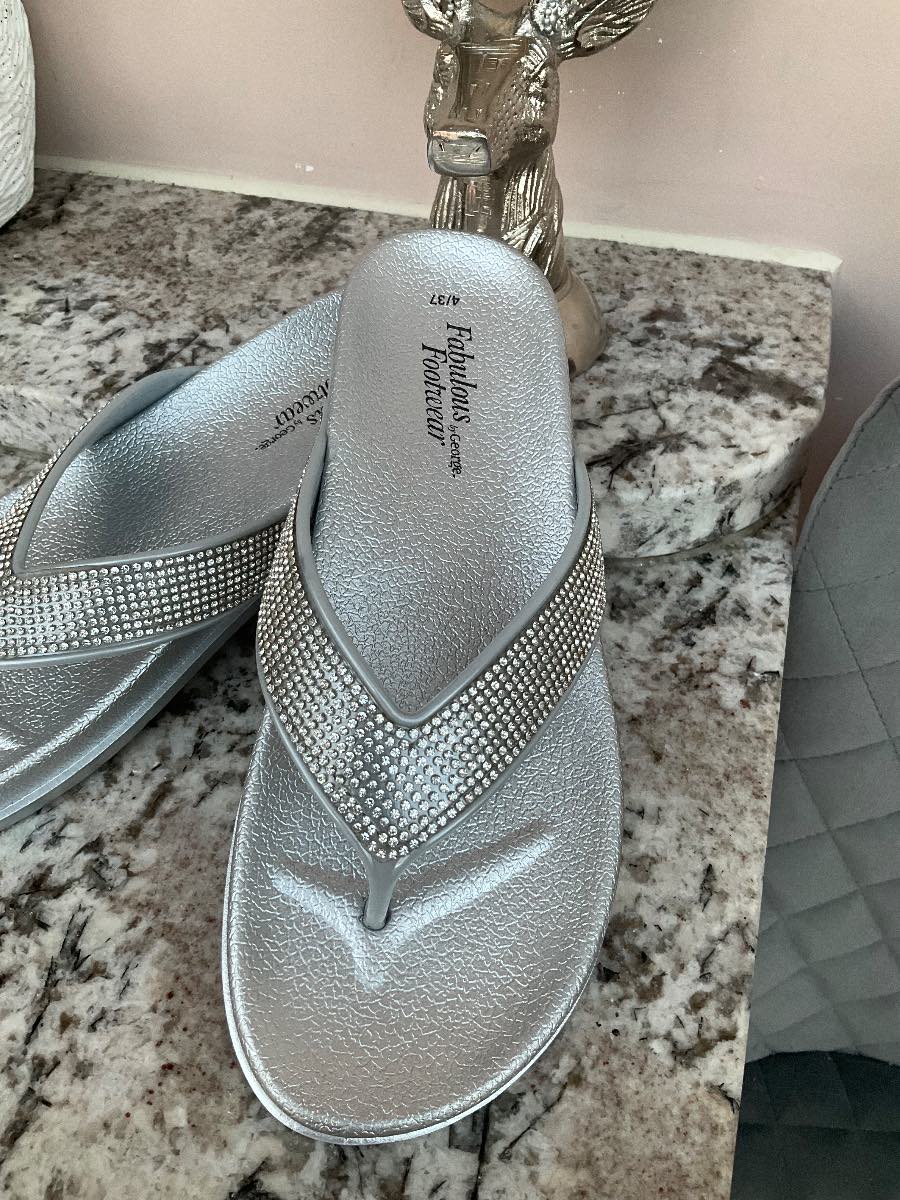 George Diamonte Silver Flip Flops size 4