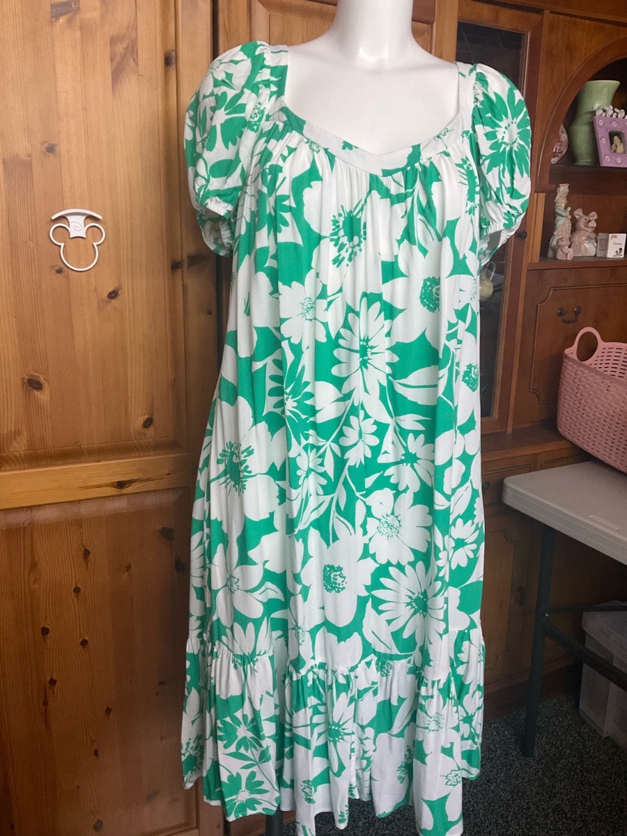 Papaya Cool Summer Dress with Tie Up Back Puff Short Sleeves size 20