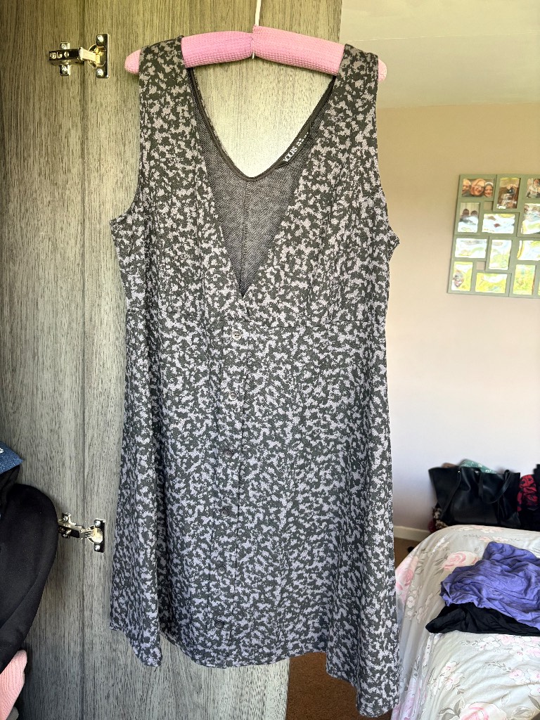 Ladies pinifore dress size 18