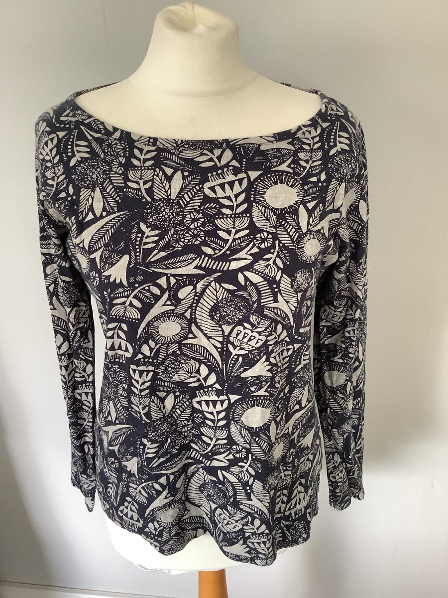 Ladies, lovely weird fish top size 12.