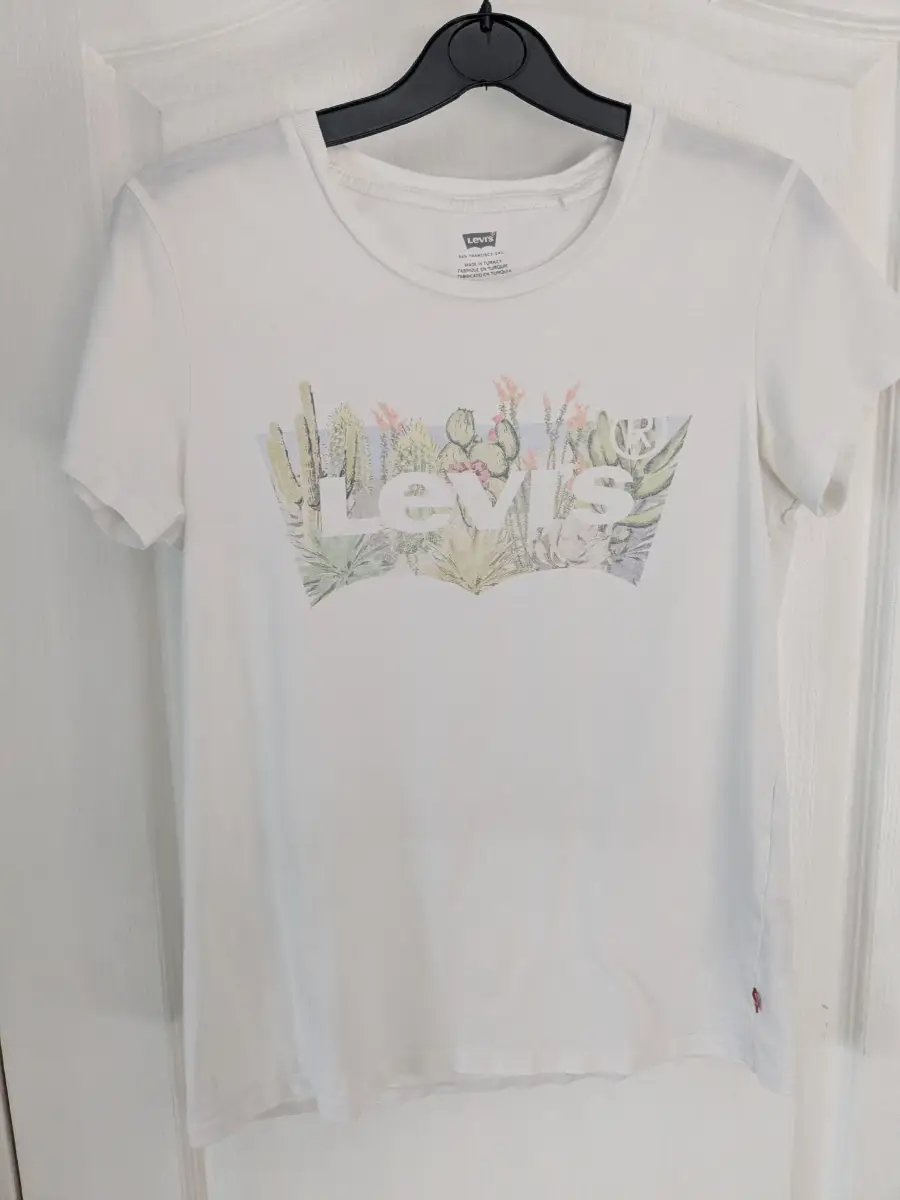 Levi's kids white t shirt 8-10 y