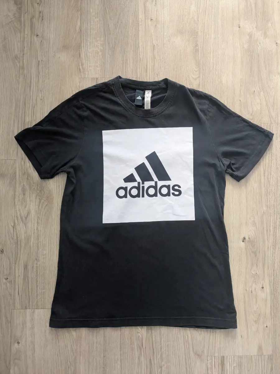Addidas black print t shirt