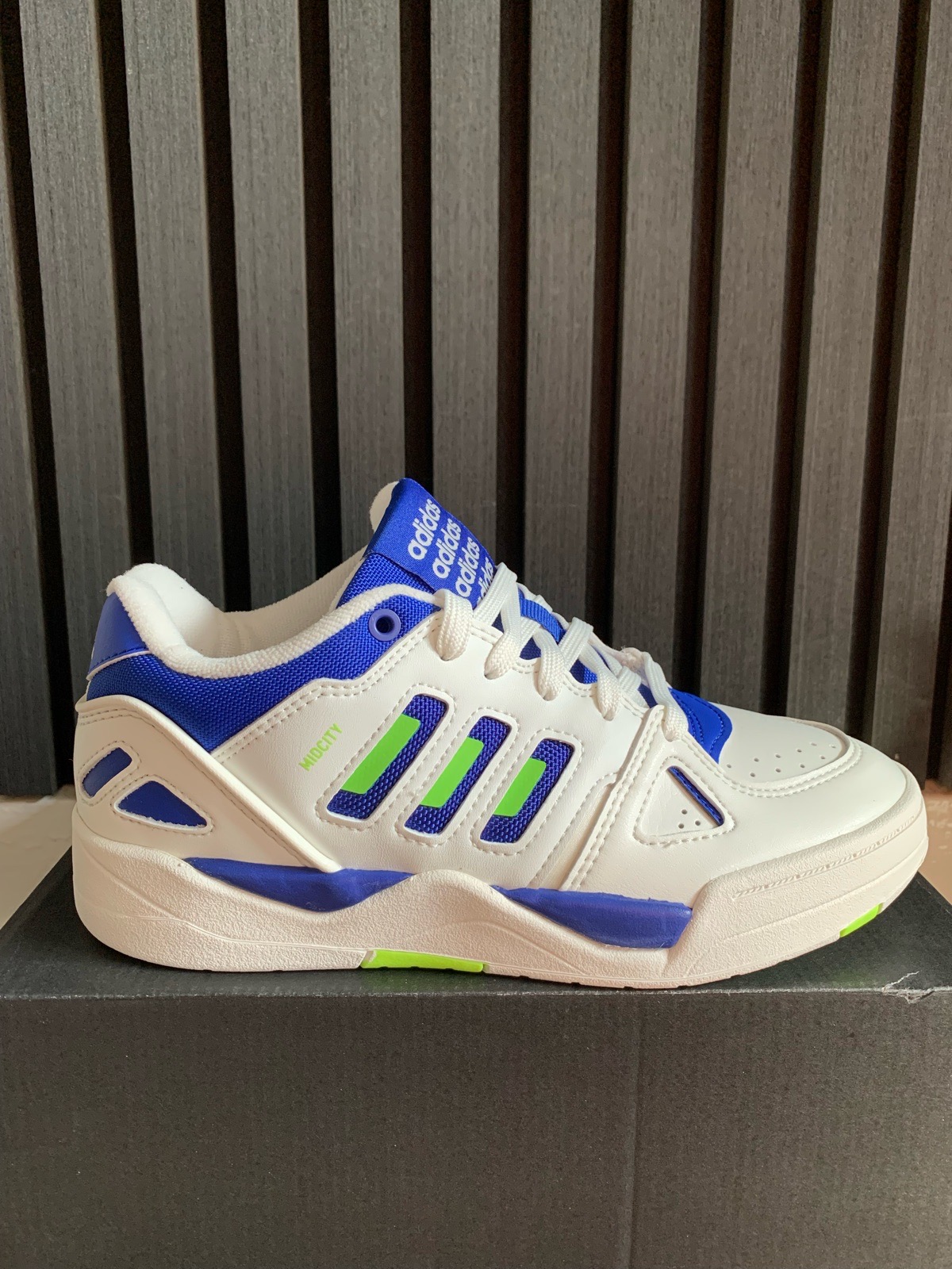 Adidas Mid City