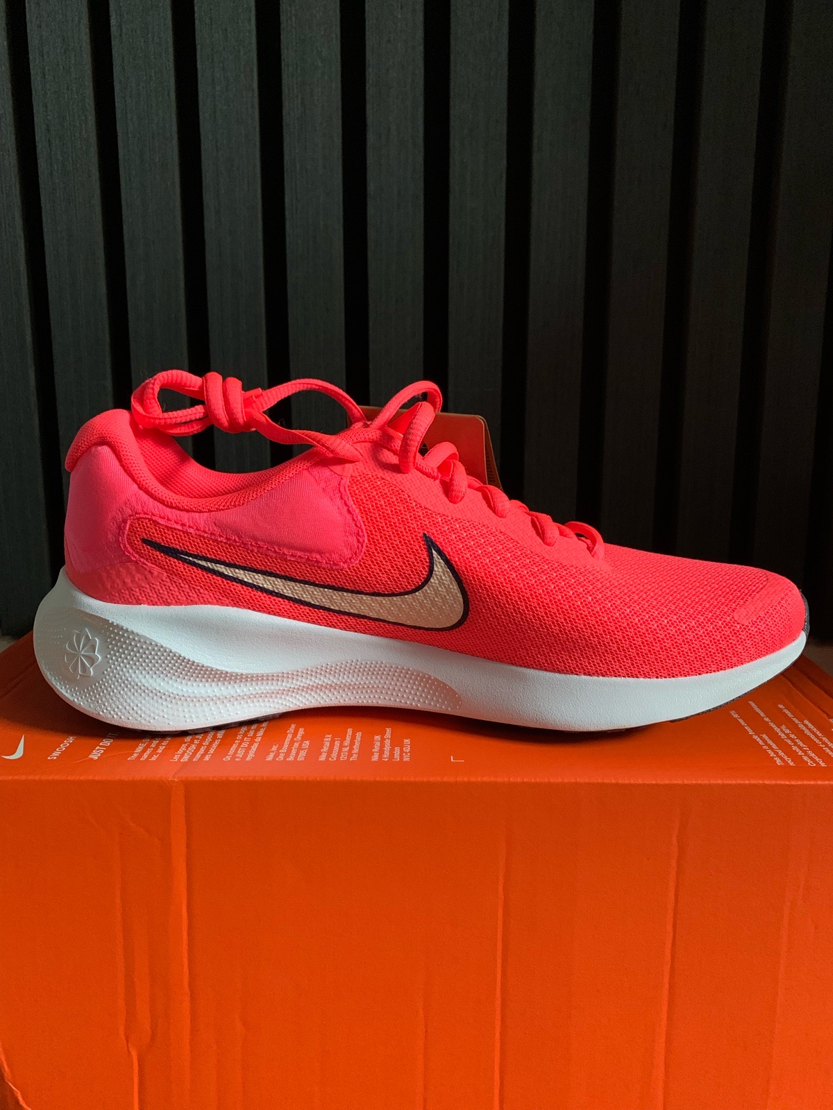 Nike Revolution 7