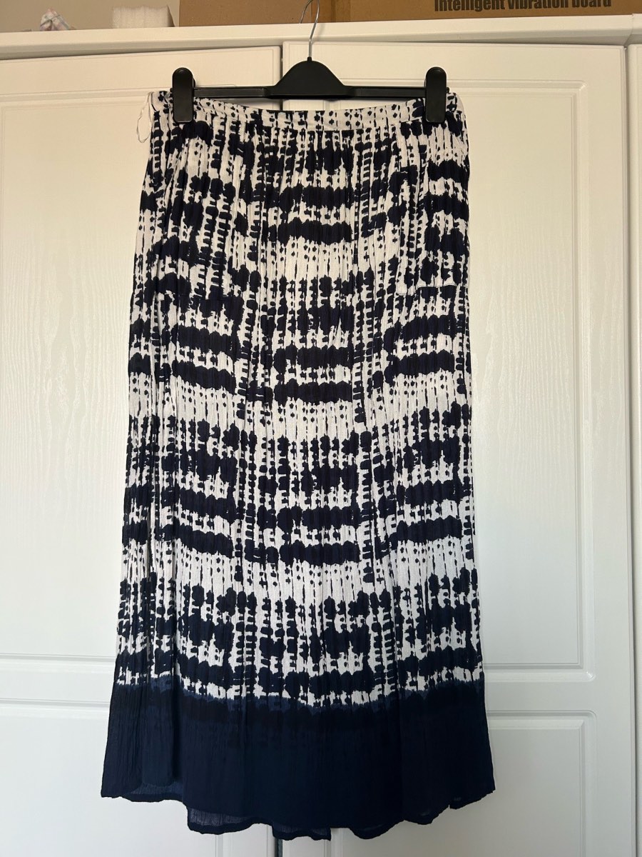 Roman maxi skirt size 14-16