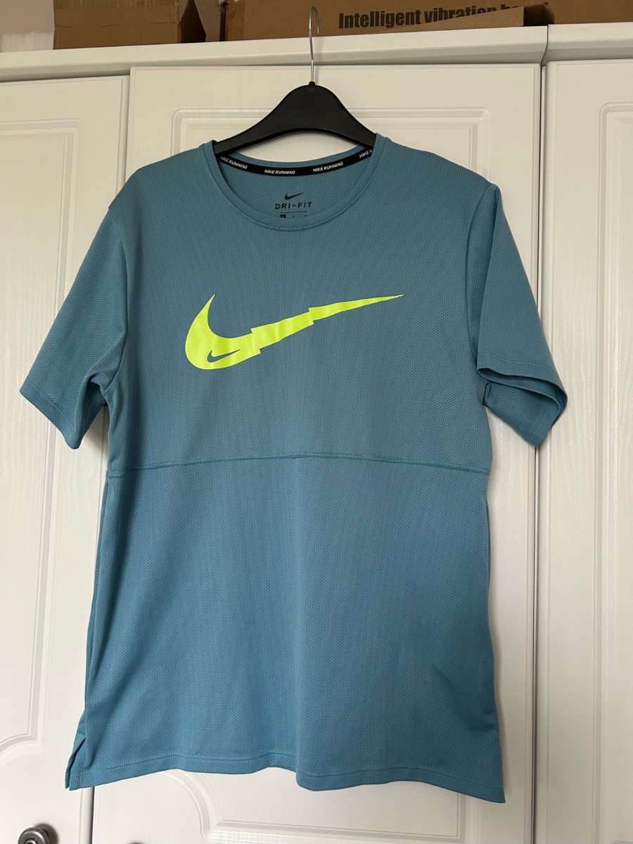 Men’s Nike dri-fit top size S