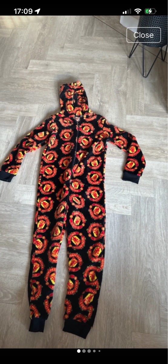 Boys Manchester United onsie aged 10-11