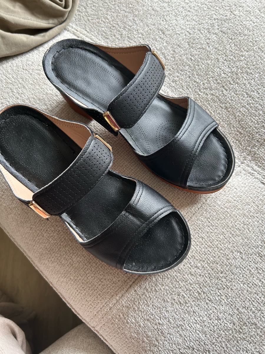 Ladies slip on sandals size 4-5