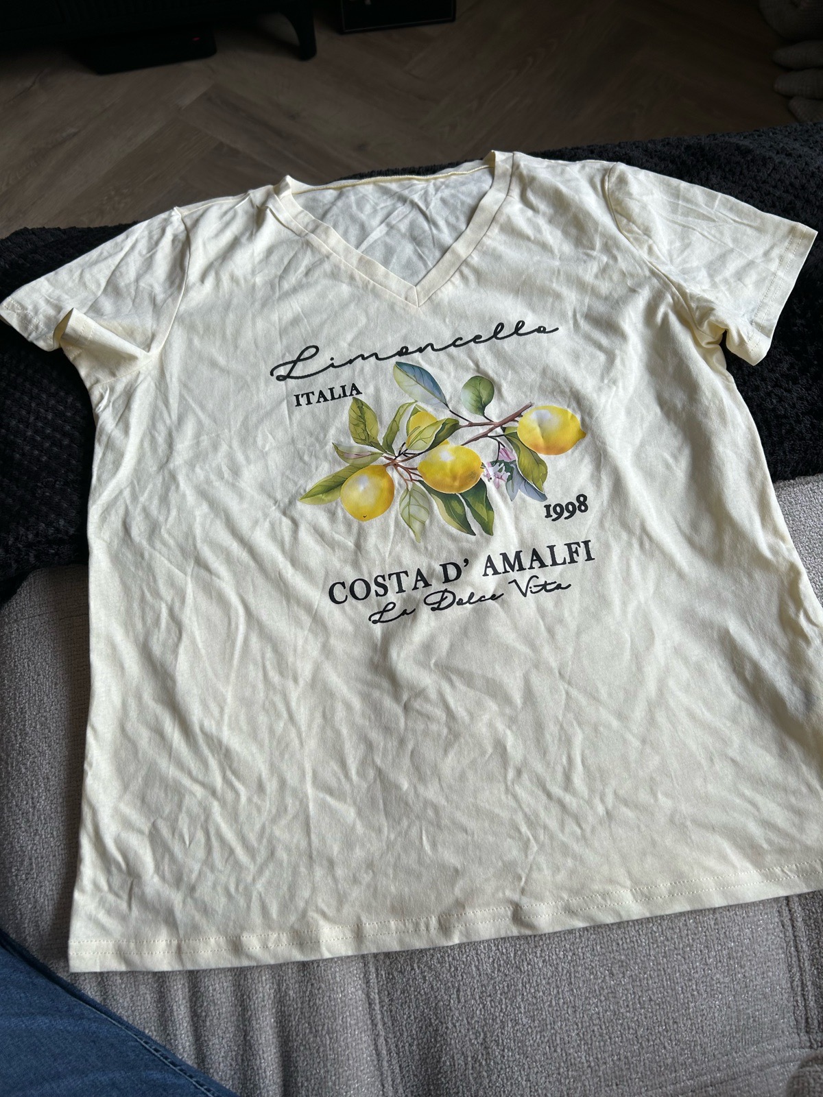 Pale lemon Cotten t shirt size 12-14