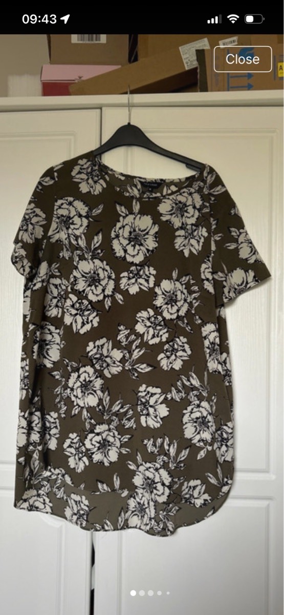 New Look floral top size 18