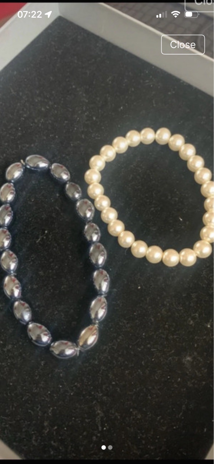 2 x elastic bracelets