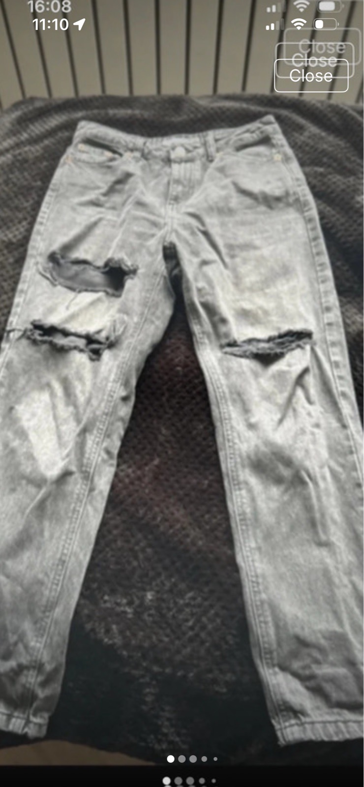 Topshop ripped mom jeans size 8 W26/L28